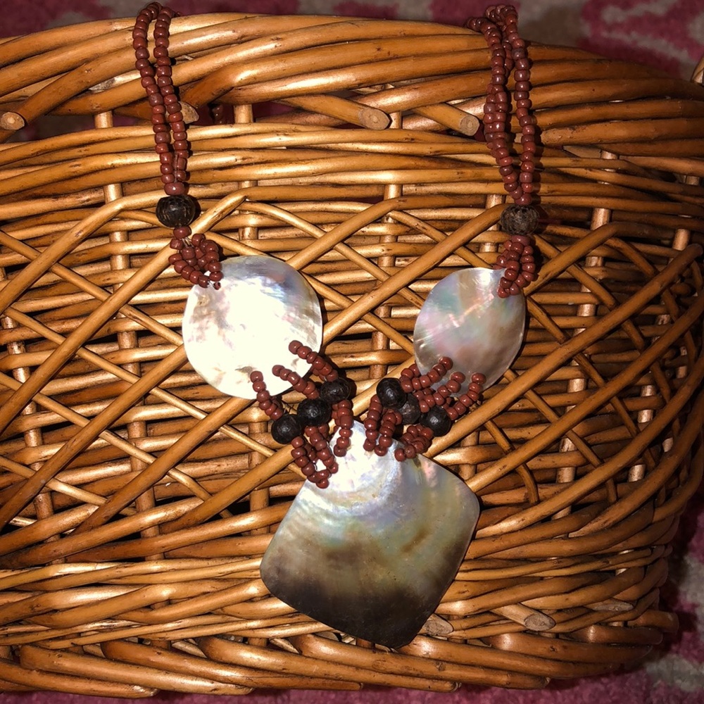 Beautiful shell necklace - Picture 2 of 4
